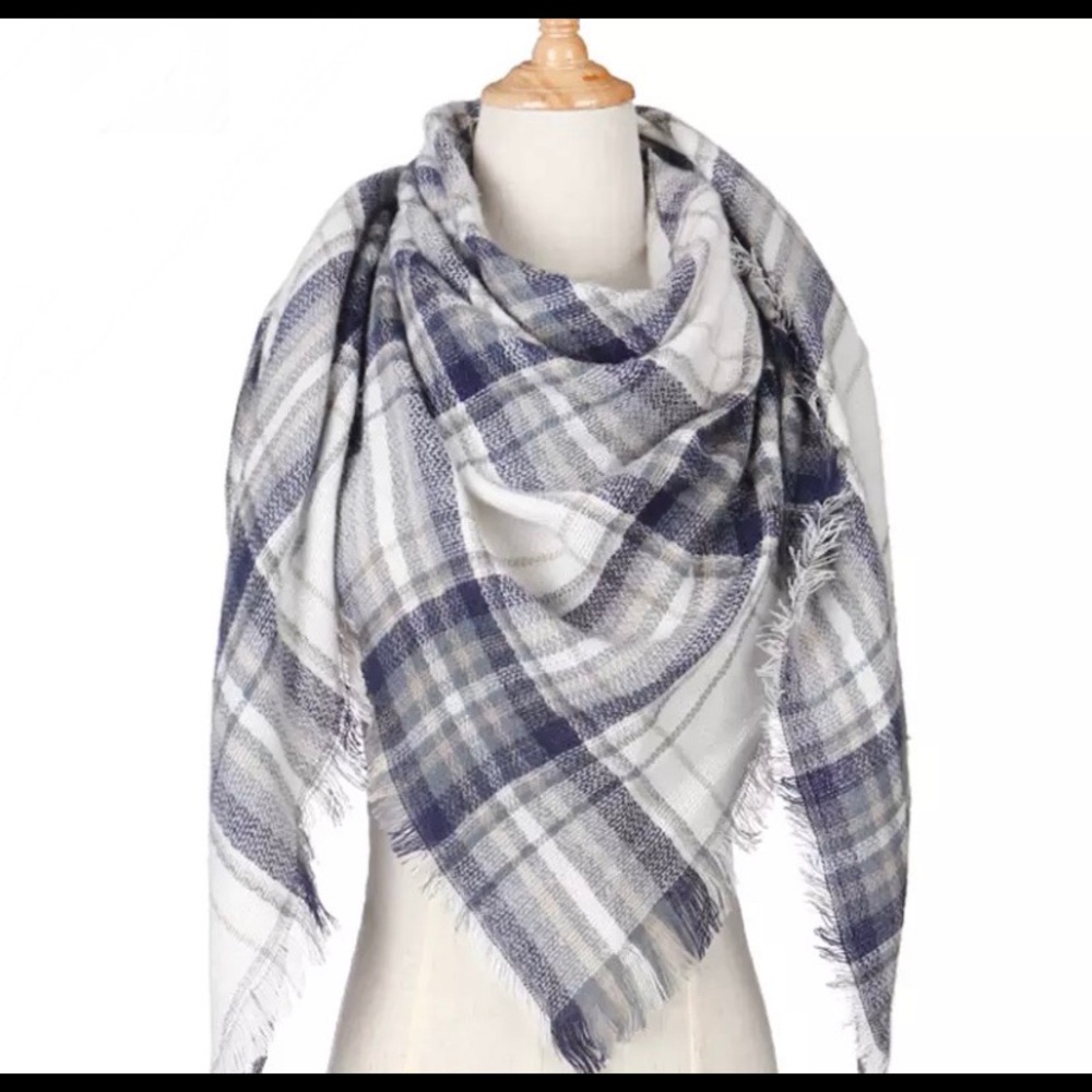 Scarfs - Picture 7 of 7